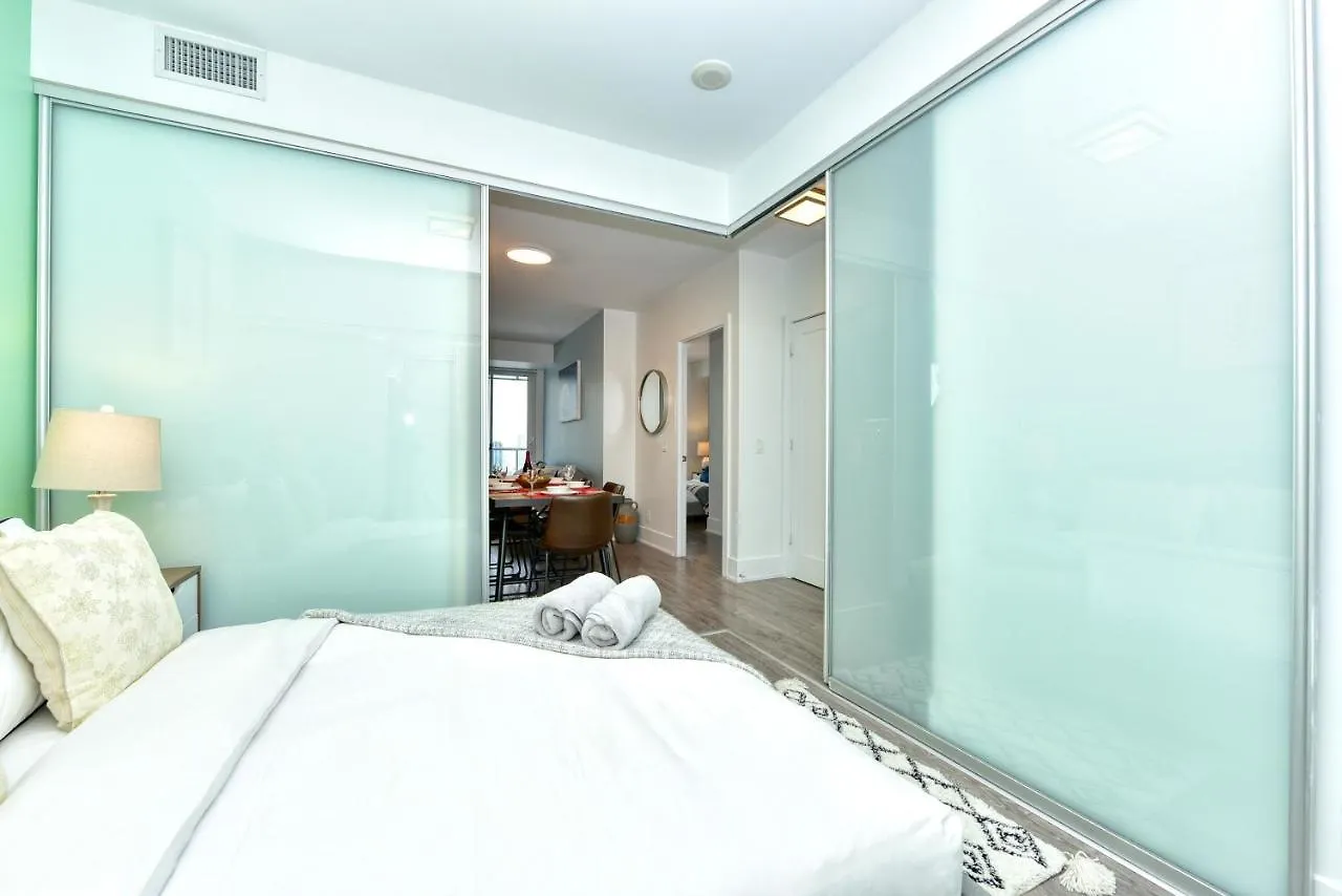 300 West Apartments Toronto 0*,  Kanada